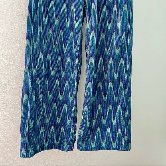 URBAN OUTFITTERS BDG HIGH & WIDE CORDUROY PANTS - BLUE MULTI WAVY LINE size 27 - Picture 3 of 12